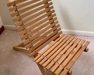 065-UP: Slatted Folding Chair
