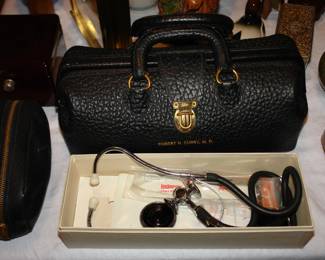 Vintage traveling leather doctor bag