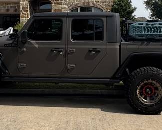 2022 Meticulously Modified Jeep Gladiator.......