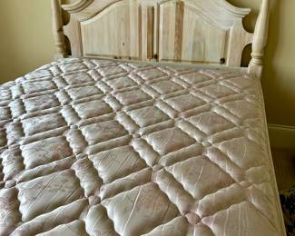 Queen size boxspring & mattress