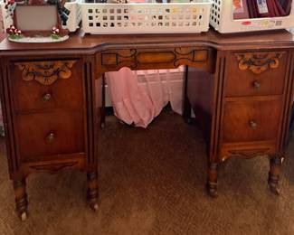 VINTAGE FURNITURE