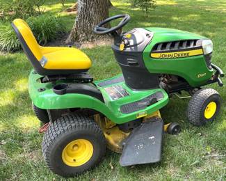 002 John Deere D120 Lawn Tractor