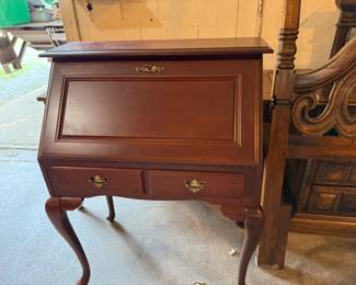 drop lid desk