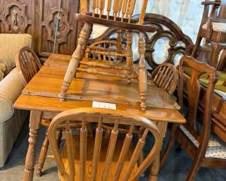 nice table w/chairs