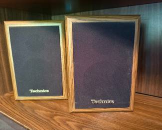 Pair of Technics Wood Finish Bookshelf Speakers – SB-S20