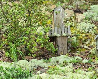 Adorable metal & wood bird houses