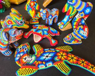 Beaded small animals from Chipas