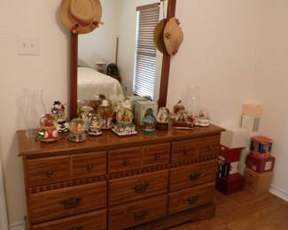 Vintage Bassett Dresser With Mirror