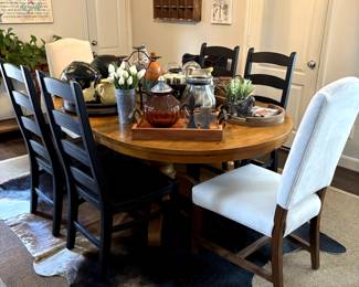 Dining table and assorted chairs!