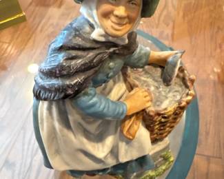 Royal Doulton Figurine "Old Meg" 