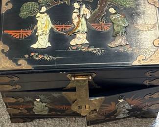 Chinese Vintage High Relief Carved Wood Jewelry Box 