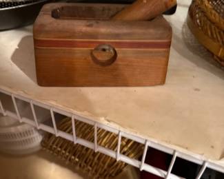 wooden mortar and pestle 