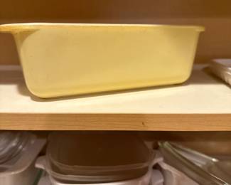 vintage yellow Pyrex refrigerator dish 