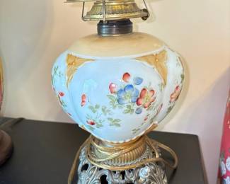 "Gone with the Wind" style Lamp - hurricane lamp - parlour lamp 