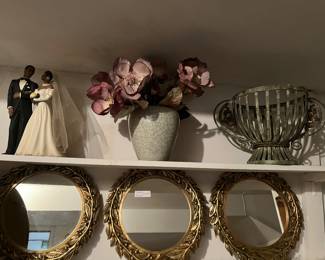 Ceramic bride & groom
Three gold wall mirrors
Wired metal fruit bowl
Magnolias silk flowers in ceramic vase