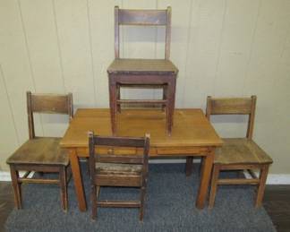 Childs Desk & Chairs