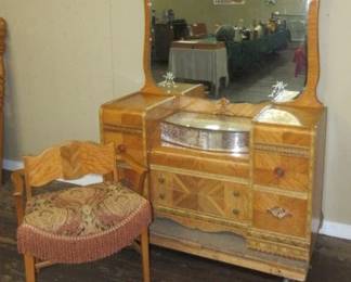 Waterfall Style Vanity w/Stool