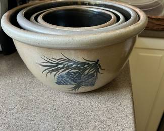 4 pc. Rowe nested acorn design bowl set.