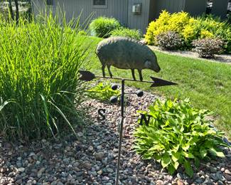 N-E-W-S pig wind indicator.