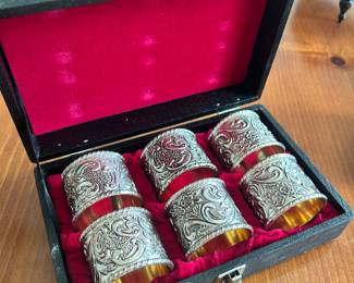 Set of 6 Victorian silver-plated napkin holder rings in its original leather-bound box with a red silk lining.