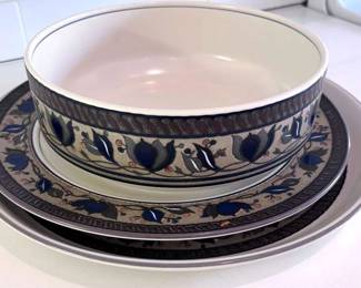 Mikasa Intaglio Dish Set