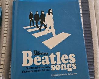 Very good condition collectors book includes every single Beatle song.
$30