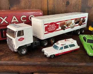 Vintage Ertl Dolly Madison Tractor Trailer Diecast Toy Truck