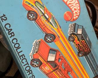 Redline Hotwheels carrying case with miscellaneous redline cars inside