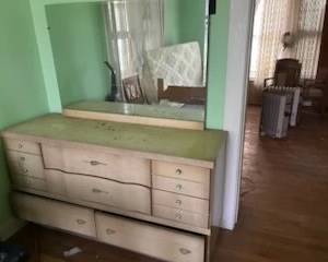 this dresser has a matching headboard