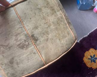 #17	50.00	Maroccan poof leather 17x12 
