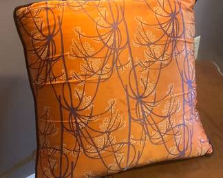 #26	150.00	Agness Hoss Silk Pillow
