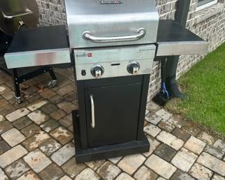 #59 - $150 - Char-broil Performance Thru infrared with cover