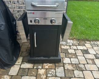 #59 - $150 - Char-broil Performance Thru infrared with cover