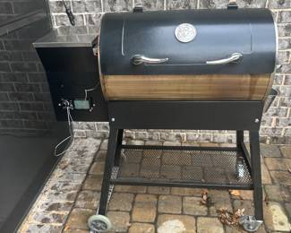 #60 - $150 - Electric pellet smoker with cover smart grill technology 42hx40Wx16D