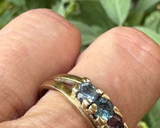 #D - $200 - 10kt yellow gold/4 stones/sz 8 - 4.06gr