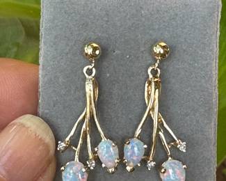$600 - Set of 3 - Opals on 14kt yellow gold - chandelier earrings with chain & pendant.