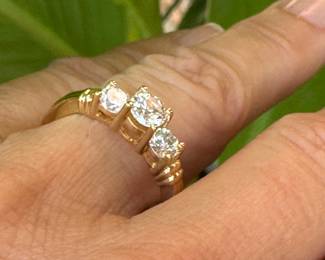 $900 - 1ctw - 3 diam ring - 18kt yellow gold - 5.7 gr - sz 6 3/4 -
