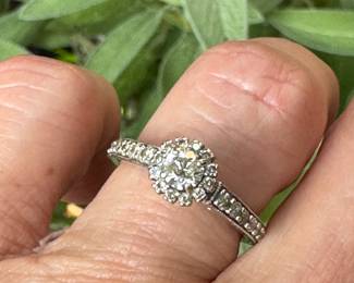 #A- $900 - Wedding ring white gold 14kt Diam 0.50ctw. Appraisal included with purchased.