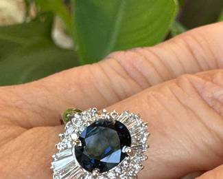 $2,100 - 18kt white gold, natural sapphire 1.3 ctw + 3/4 to 1 ct diamond, 4.7gr, sz 8 1/2.