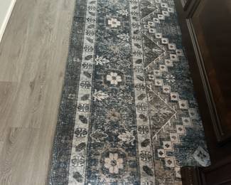 #29 - $120 - Carpet blue/white pattern 107x119