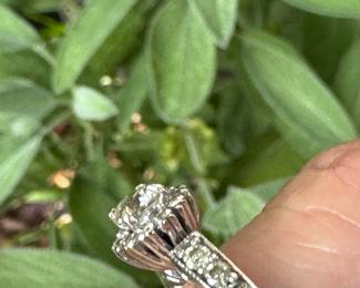 #A- $900 - Wedding ring white gold 14kt Diam 0.50ctw. Appraisal included with purchased.