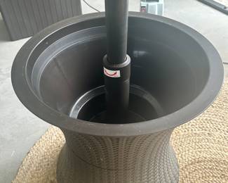 #63 - $80 - Ice bucket island