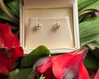 $780 - 0.68 ctw (2/3 ctw) Set of studs earrings diamonds 14kt gold post - 2 diam VS2/I1 clarity - H Color