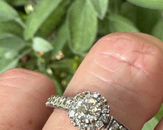 #A- $900 - Wedding ring white gold 14kt Diam 0.50ctw. Appraisal included with purchased.