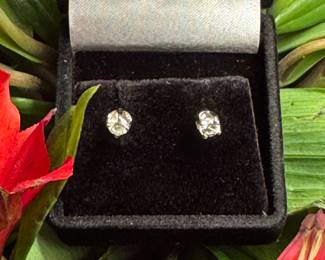 $400 - 0.42 ctw Set of studs earrings diamonds 14kt gold post - 2 diam SI1/SI2 clarity - I-J Color