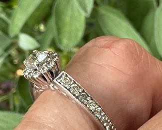 #A- $900 - Wedding ring white gold 14kt Diam 0.50ctw. Appraisal included with purchased.