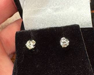 $400 - 0.42 ctw Set of studs earrings diamonds 14kt gold post - 2 diam SI1/SI2 clarity - I-J Color