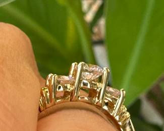 $900 - 1ctw - 3 diam ring - 18kt yellow gold - 5.7 gr - sz 6 3/4 -