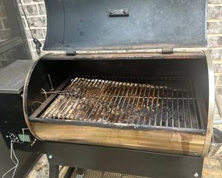 #60 - $150 - Electric pellet smoker with cover smart grill technology 42hx40Wx16D