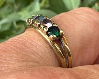 #D - $200 - 10kt yellow gold/4 stones/sz 8 - 4.06gr